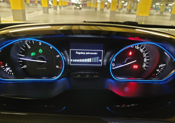 Peugeot 2008 cena 49500 przebieg: 236000, rok produkcji 2016 z Poznań małe 277